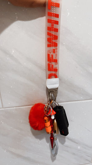Pulsera de seguridad de color rojo y blanquecino